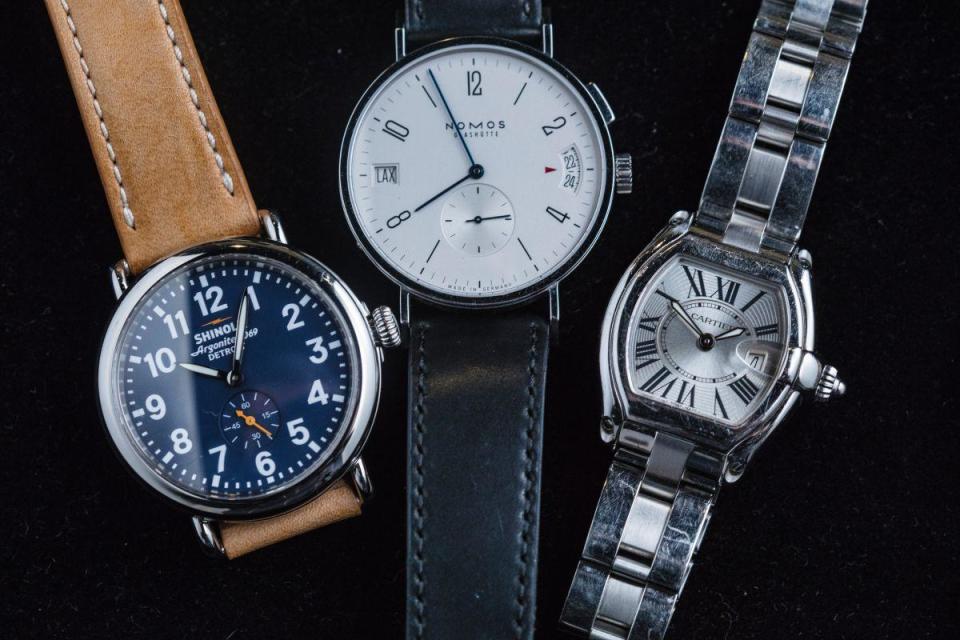 這三款手錶是自己買的。右起分別是卡地亞Roadster石英腕錶；NOMOS二地時間錶款；SHINOLA石英錶款。