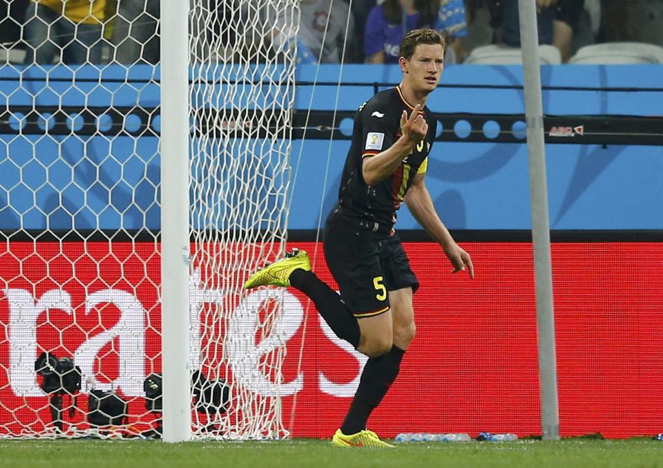 Belgium's Jan Vertonghen celebrates after scoring a goal during the 2014 World Cup Group H soccer match between Belgium and South Korea at the Corinthians arena in Sao Paulo June 26, 2014. REUTERS/Ivan Alvarado (BRAZIL - Tags: TPX IMAGES OF THE DAY SOCCER SPORT WORLD CUP)