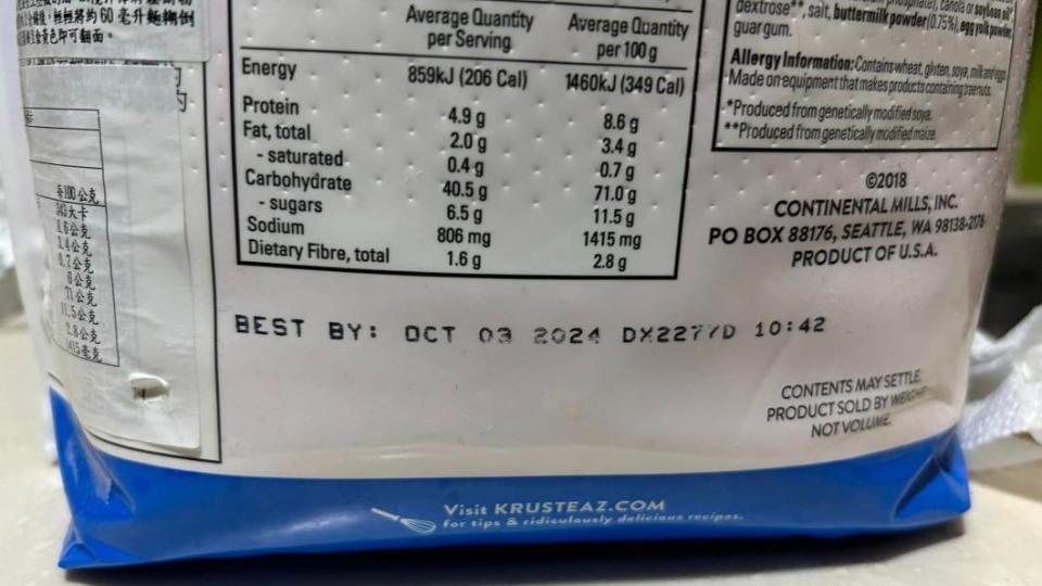 原PO仔細檢查後確認，這包鬆餅粉的有效期限是明年10月3日。（圖／翻攝自「Costco好市多 商品經驗老實說」臉書）