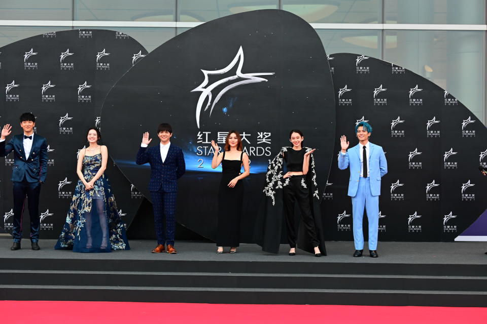 Zhai Siming, Regene Lim, Jarrell Huang, Kayly Loh, Kiki Lim and Glenn Yong at Star Awards held at Changi Airport on 18 April 2021. (Photo: Mediacorp)