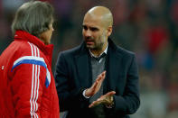 <p>Über den Versuch einer Aussprache mit Guardiola schreibt Müller-Wohlfahrt: “Ich habe völlig die Beherrschung verloren, Guardiola angeschrien und dann derart mit der Faust auf den Tisch gehauen, dass die Teller und Tassen nur so gescheppert haben. Ich konnte nicht begreifen, dass ein Trainer, der so viele Lebensjahre zählte wie ich Berufsjahre bei den Bayern, mir und meiner Erfahrung keinerlei Gehör schenkte.”<br>(Bild: Getty Images) </p>