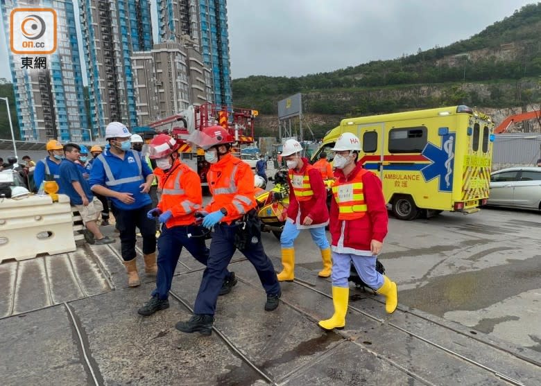 Numerous teams of firefighters and ambulances intervened on the spot.  (Photo by Wu Zhenxing)


