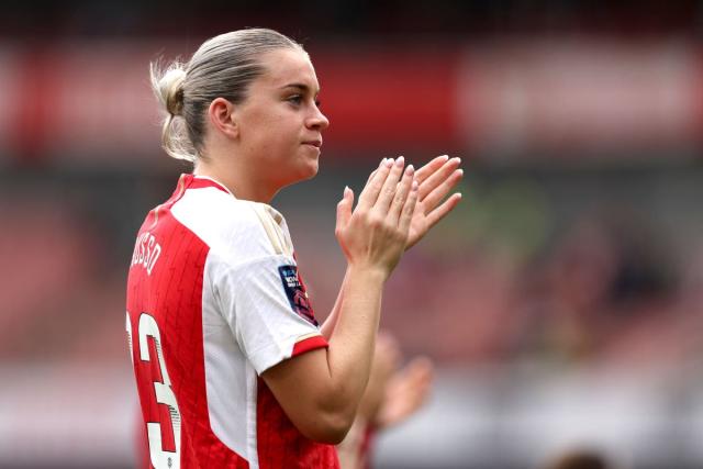 Man Utd 2-2 Arsenal LIVE RESULT: Cloe Lacasse with injury-time