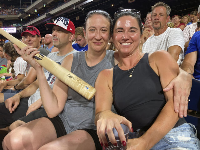 After Oneil Cruz loses his bat, a Pirates employee tries to get it back  while being booed by Phillies fans : r/baseball