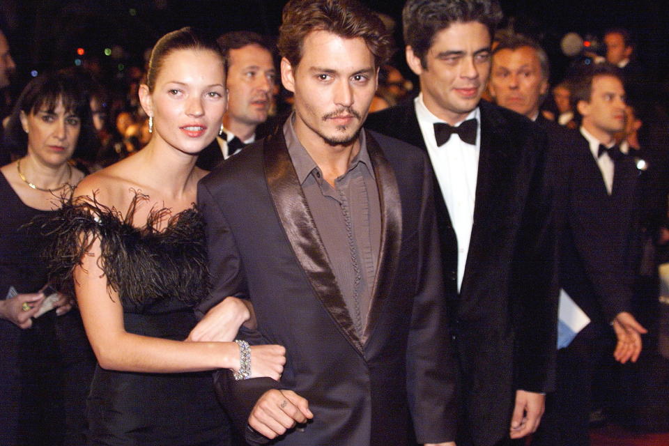 CANNES, FRANCE:  US Actors Johnny Depp (C) and Benicio Del Toro (R) accompanied by model Kate Moss (2nd L) arrive, 15 May at the Palais des festivals for the screening of the film 