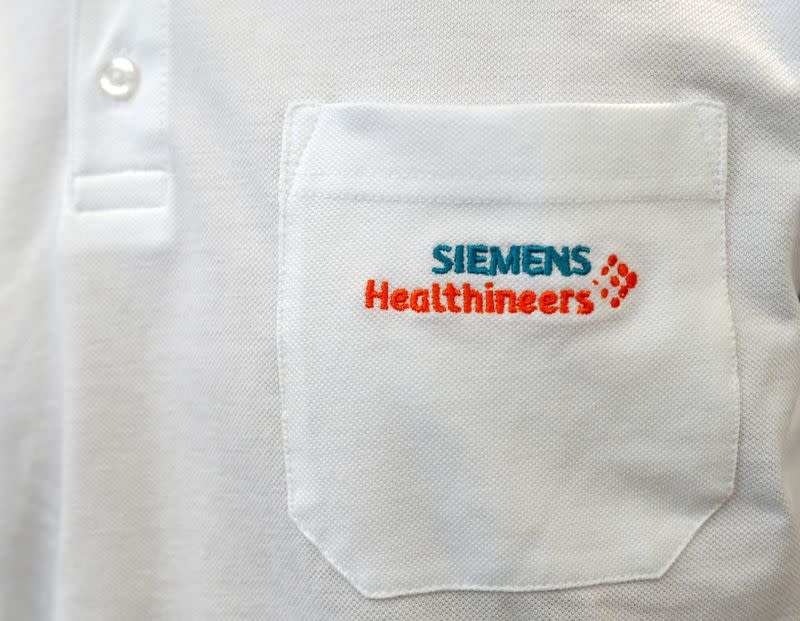 Foto de archivo. Logotipo de Siemens Healthineers en una planta de fabricación en Forchheim, cerca de Núremberg