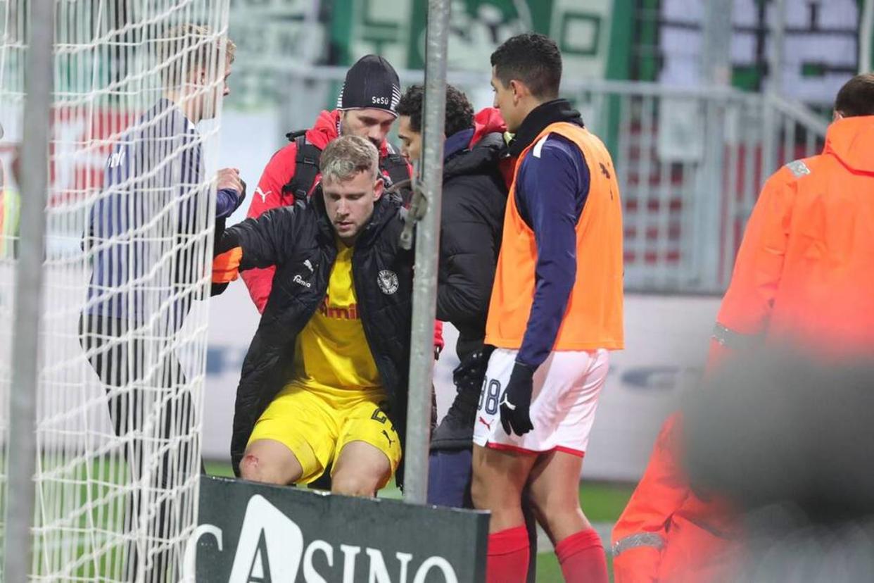 Ohnmächtig und in Klinik! Sorge um Kiel-Keeper