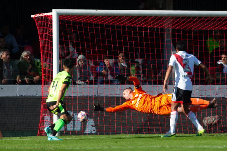 Barracas Central exhibe una notable efectividad en el partido contra River