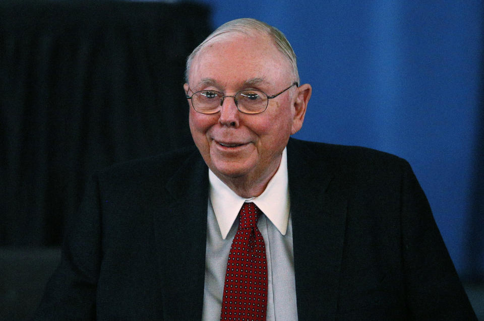 Berkshire Hathaway Vice Chairman Charlie Munger arrives to begin the company&#39;s annual meeting in Omaha May 4, 2013. Warren Buffett and the board of his conglomerate Berkshire Hathaway Inc are 