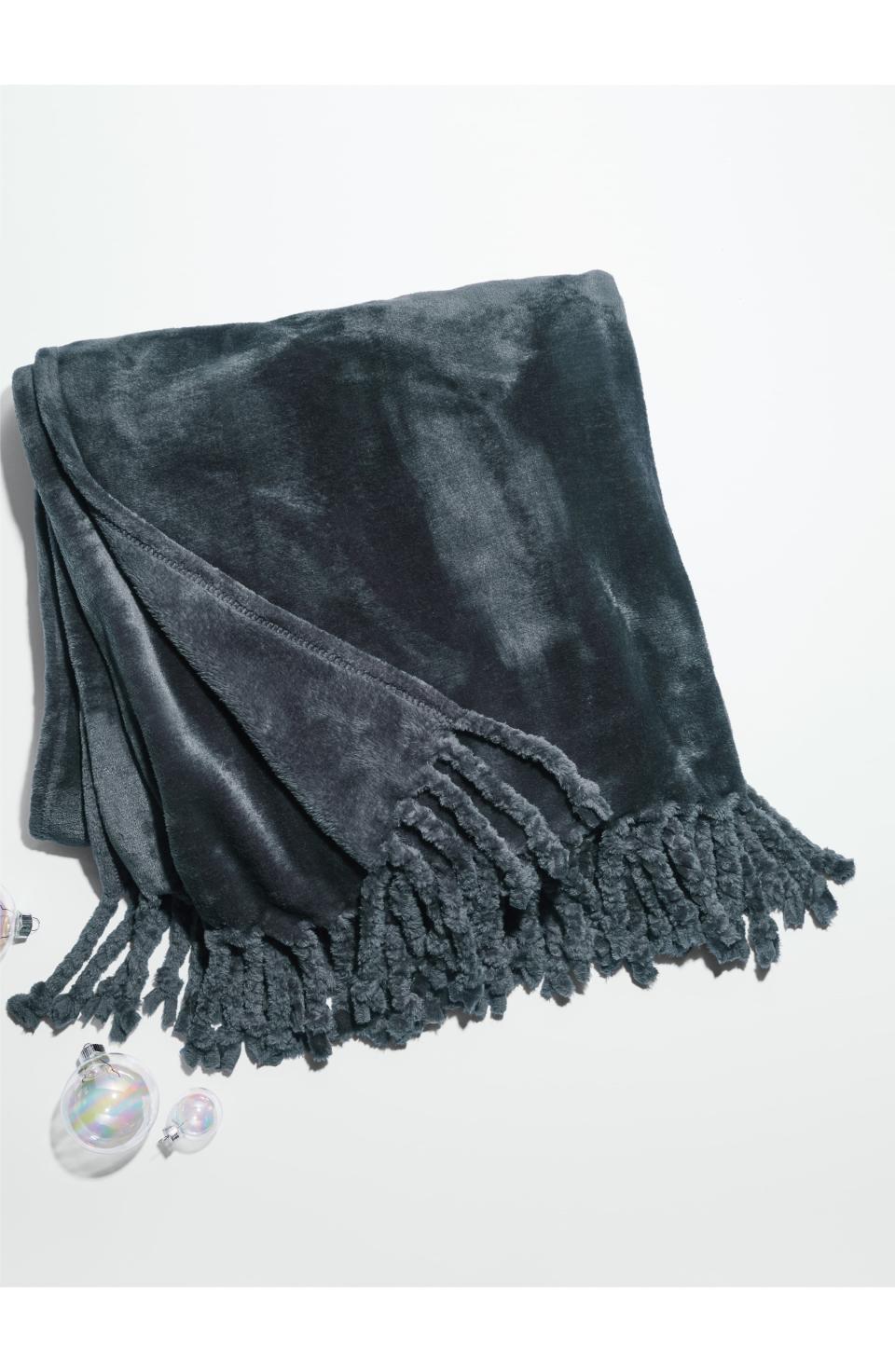 8) Kennebunk Bliss Plush Throw