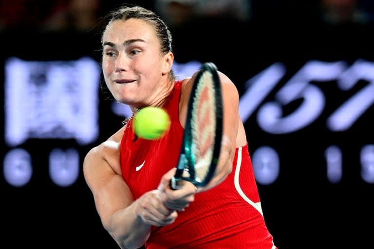 La bielorrusa Aryna Sabalenka defenderá la corona en el Abierto de Australia y la china Qinwen Zheng jugará su primera final en el nivel de Grand Slam.