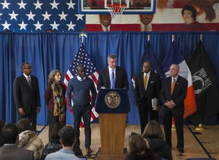 New York Mayor Bill de Blasio speaks at a news conference in the Brownsville neighborhood in the borough of Brooklyn, New York January 30, 2014. REUTERS/Eric Thayer