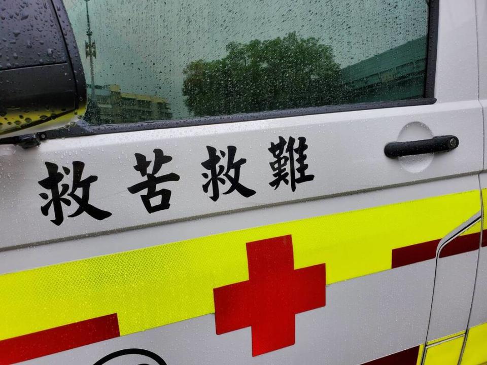 近三年來，覺修宮捐贈的5輛救護車總共出了3萬6087趟救護勤務，並成功救活27人。圖/生活中心攝