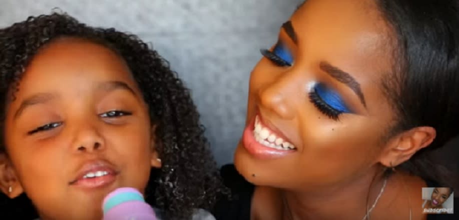 This 5 Year Old Girl Narrated Her Moms Makeup Tutorial And Its