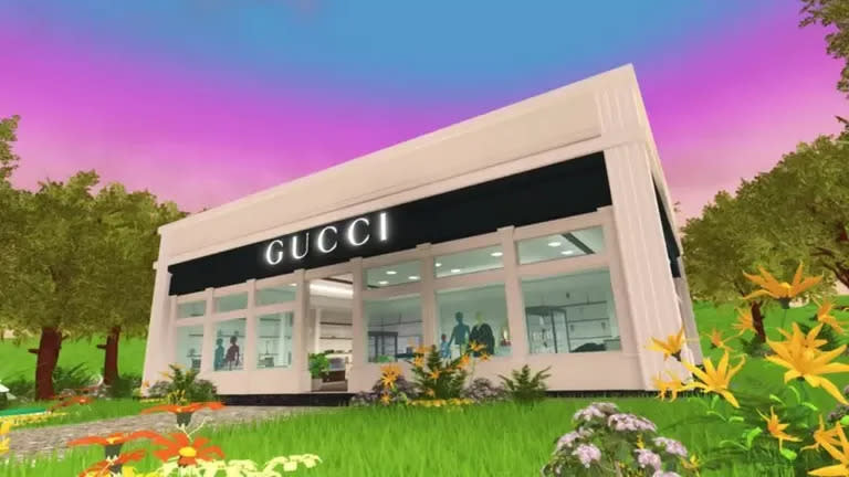 En Gucci Town en Roblox, los jugadores pueden comprar ropa para sus avatares usando la moneda del juego Robux