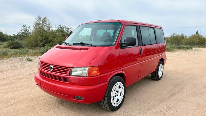 Photo: <a class="link " href="https://phoenix.craigslist.org/nph/cto/d/phoenix-2002-volkswagen-eurovan-mv/7735049944.html" rel="nofollow noopener" target="_blank" data-ylk="slk:Craigslist;elm:context_link;itc:0;sec:content-canvas">Craigslist</a>