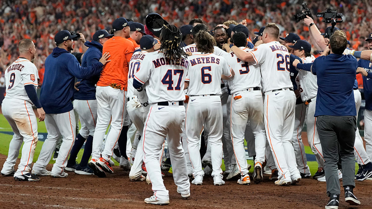 Yordan Álvarez reintroduces himself to playoffs with two homers in Astros'  win over Twins