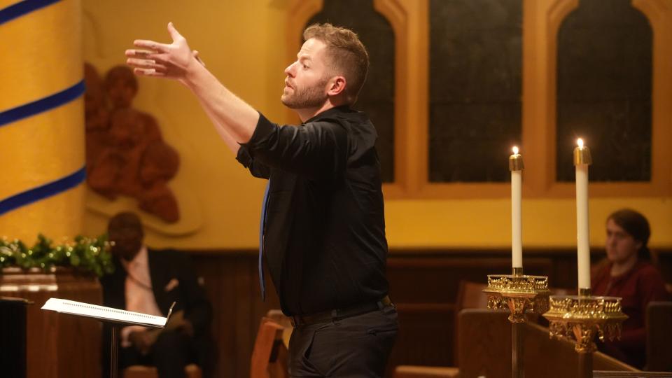 Dec 21, 2023; Columbus, Ohio: John McClain leads the choir during the Columbus Coalition For the Homeless 20th Annual Memorial Service for the 94 homeless people who died in Columbus in 2023. The service was held at Trinity Episcopal Church Downtown. McClain is director of music and worship at First Presbyterian Church in Lancaster. The choir was composed of church members as well as students from Logan HIgh School.