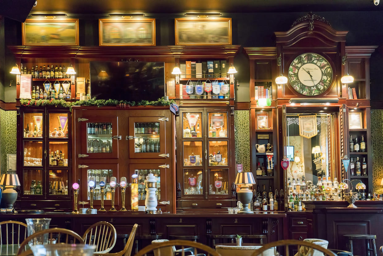 Dass in einem britischen Pub ausdrücklich keine Kinder eingelassen werden, sorgt für Diskussionen. (Symbolbild: Getty Images)