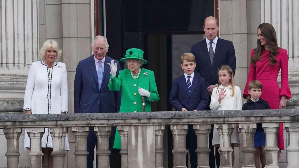 PHOTO: Queen Elizabeth II is joined by the Royal Family as they appear on the balcony of Buckingham Palace during the Platinum Jubilee Pageant outside Buckingham Palace in London, June 5, 2022. (Jonathan Brady/AP)
