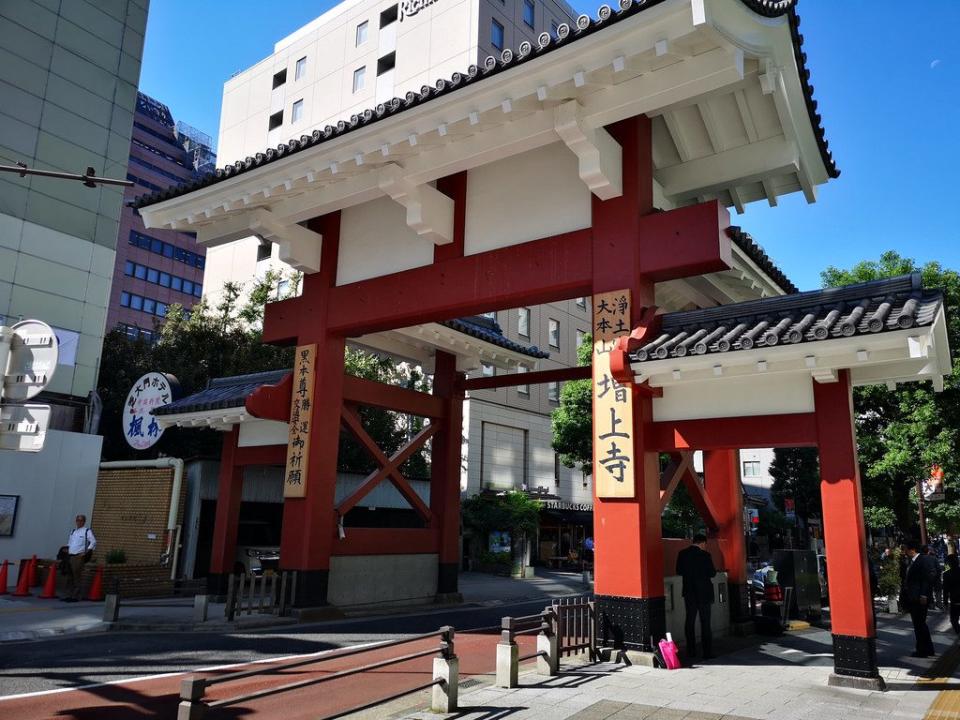 Shiba Daimon gate.