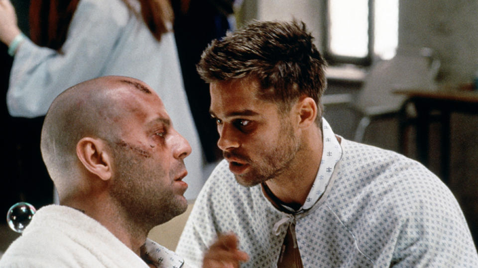 Prod DB © Universal / DR
L'ARMEE DES 12 SINGES (L'ARMEE DES DOUZES SINGES/ TWELVE MONKEYS) de Terry Gilliam 1996 USA
avec Bruce Willis et Brad Pitt
hopital psychiatrique, folie, 
inspire de ¨LA JETEE¨ de Chris Marker 1962