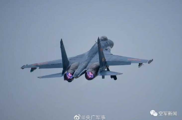 中共執行航空母艦載機殲-15「對海島目標進行打擊」軍演行動。(示意圖)   圖 : 翻攝自中國中央人民廣播電台軍事官方微博