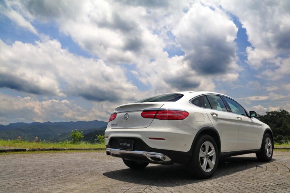 mercedes-benz-glc-200-coupe