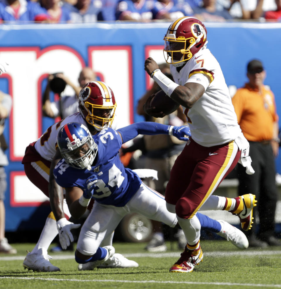 Washington Redskins quarterback Dwayne Haskins, right, runs the ball during the first half of an NFL football game against the New York Giants, Sunday, Sept. 29, 2019, in East Rutherford, N.J. (AP Photo/Adam Hunger)
