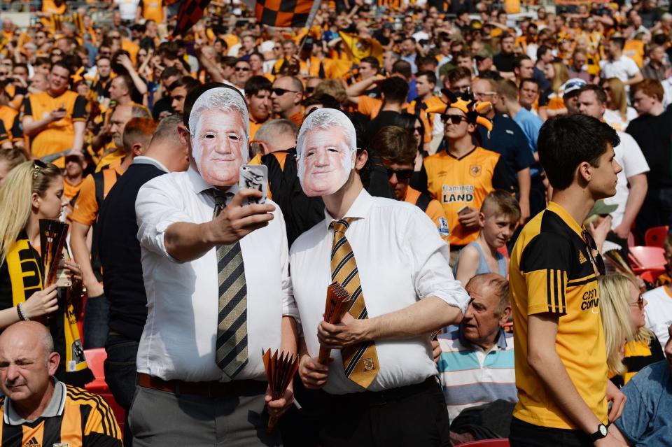 Britain Soccer Football - Hull City v Sheffield Wednesday - Sky Bet Football League Championship Play-Off Final - Wembley Stadium - 28/5/16 Hull fans with Steve Bruce masks before the game Action Images via Reuters / Tony O'Brien Livepic EDITORIAL USE ONLY. No use with unauthorized audio, video, data, fixture lists, club/league logos or "live" services. Online in-match use limited to 45 images, no video emulation. No use in betting, games or single club/league/player publications. Please contact your account representative for further details.