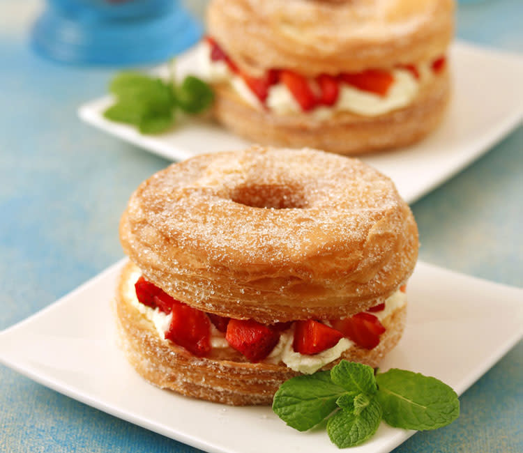 Cronut de fresas y queso mascarpone