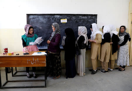 Afghan women arrive at a voter registration centre to register for the upcoming parliamentary and district council elections in Kabul, Afghanistan April 23, 2018.REUTERS/Mohammad Ismail