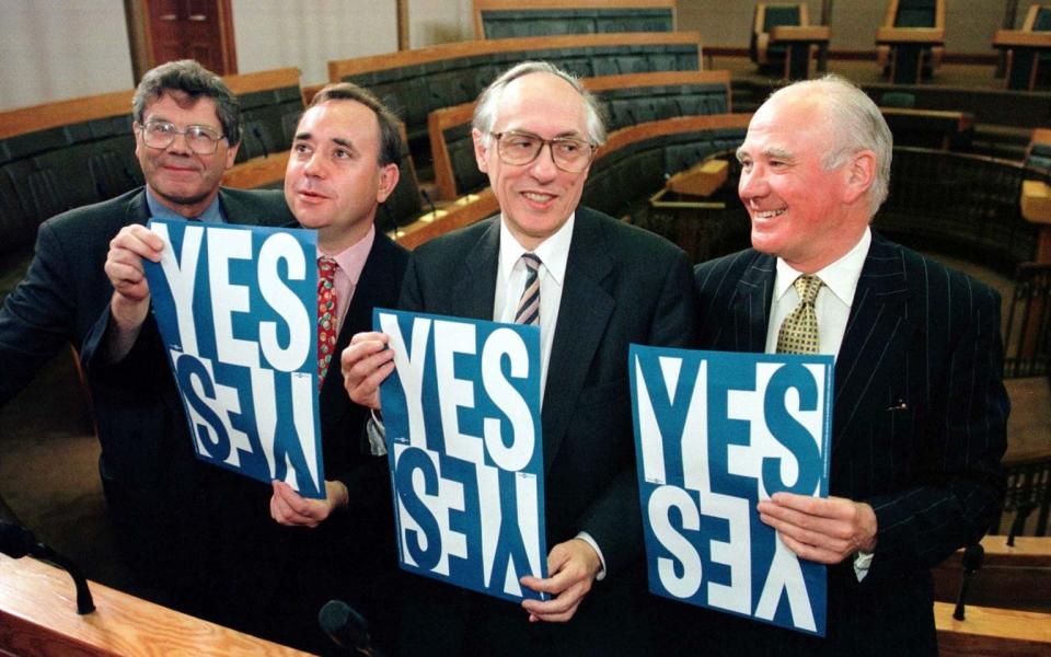 Neil Smith (left, Chairman of Scotland Forward), Alex Salmond (SNP leader), Donald Dewar (Scottish Secretary) and Menzies Campbell in Edinburgh today (Tuesday) for the launch of the YES campaign devolution countdown - Edinburgh Evening News/PA