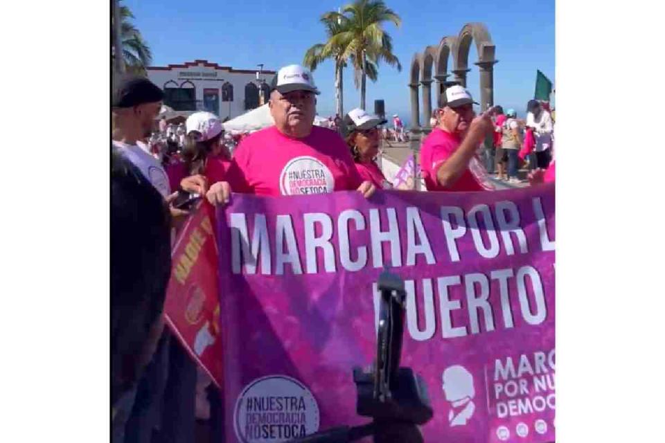marcha democracia Puerto Vallarta 