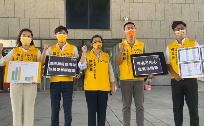 ▲時力黨主席陳椒華昨率台中市議員參選人，質疑中市府無視空污持續惡化的真相。（圖／時代力量提供，2022.07.21）