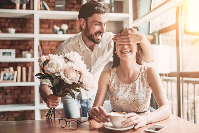 ▲天秤座桃花運雖然不錯，但對每個異性都好容易淪為濫情。（圖／Shutterstock）