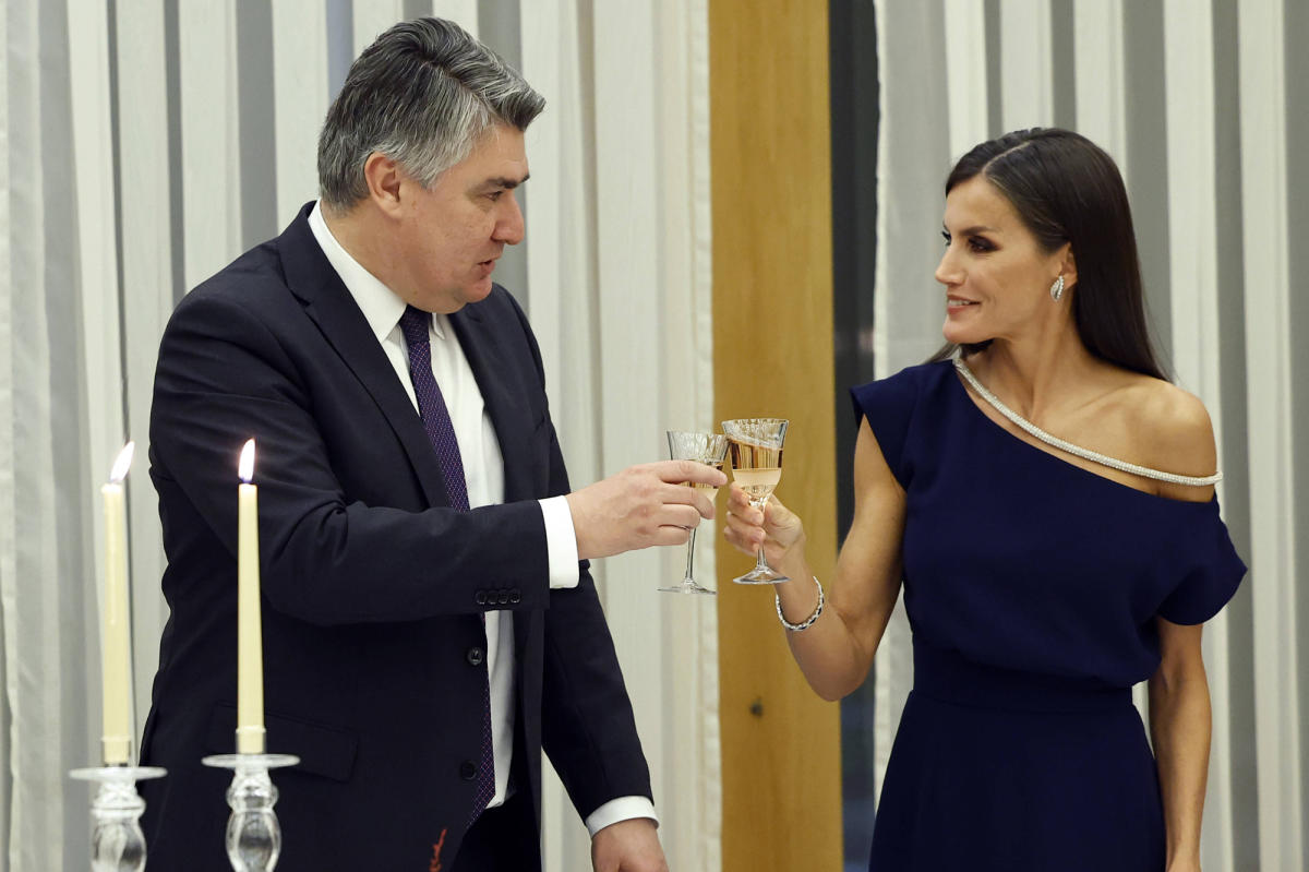 La reina Letizia glamurosa en Zagreb para brindar por el presidente croata