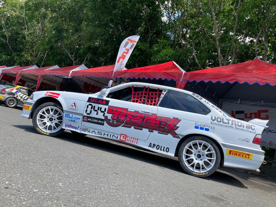 羅賓大哥和KiKi所屬的Kung Racing Rally車隊專屬比賽用車BMW E36 A.K.A KR01