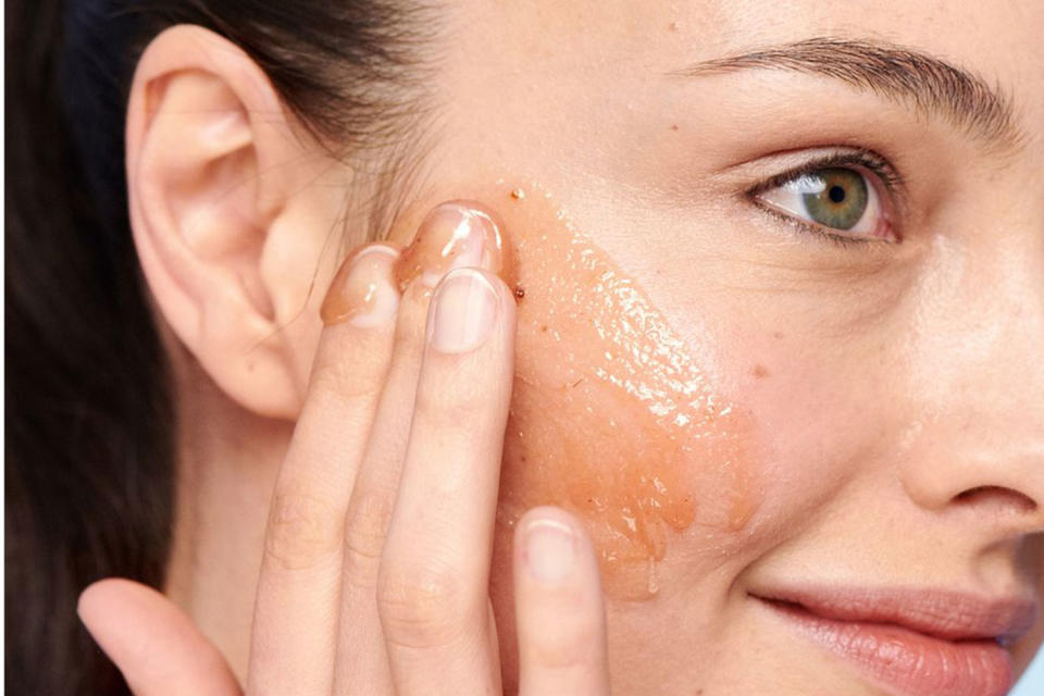 Exfoliators reinigen die Haut, entfernen abgestorbene Zellen und feuern die Neuproduktion an. (Bild: Cultbeauty.com)