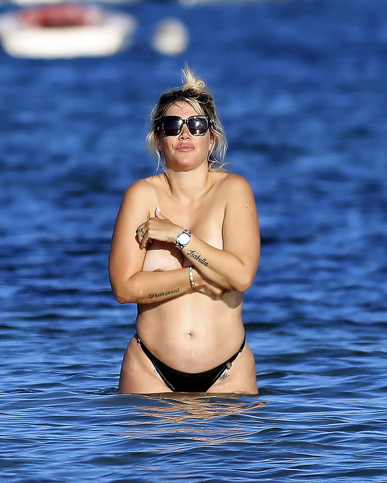 Wanda Nara hizo topless durante sus vacaciones en Ibiza