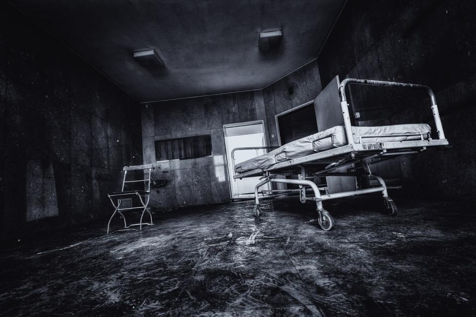 30 Photos of Abandoned Hospitals That'll Send Chills Down Your Spine