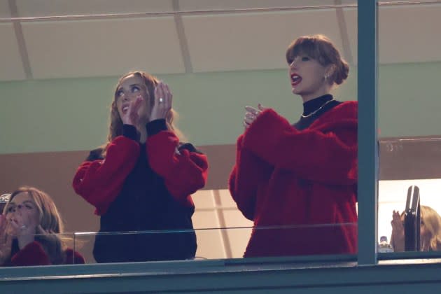 Taylor Swift Cheers On Travis Kelce at Green Bay's Chiefs-Packers