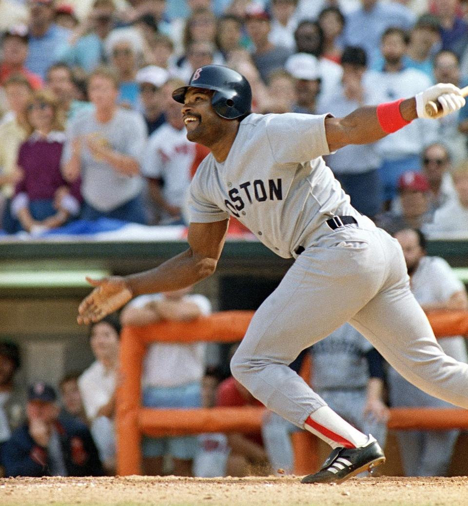 Dave Henderson watches his ninth-inning homer.