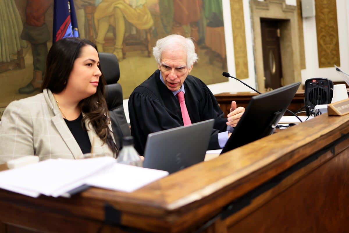 New York Judge Arthur Engoron speaks with his principal law clerk Allison Greenfield (Getty Images)