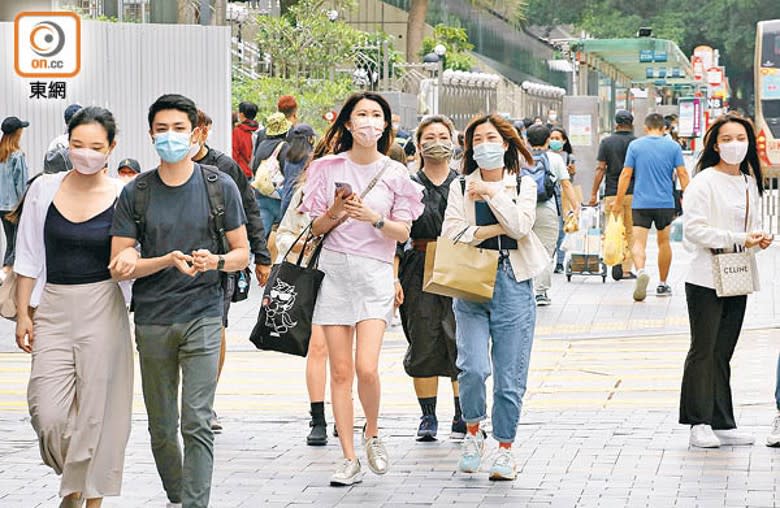 街上人流近日大幅上升。（袁志豪攝）