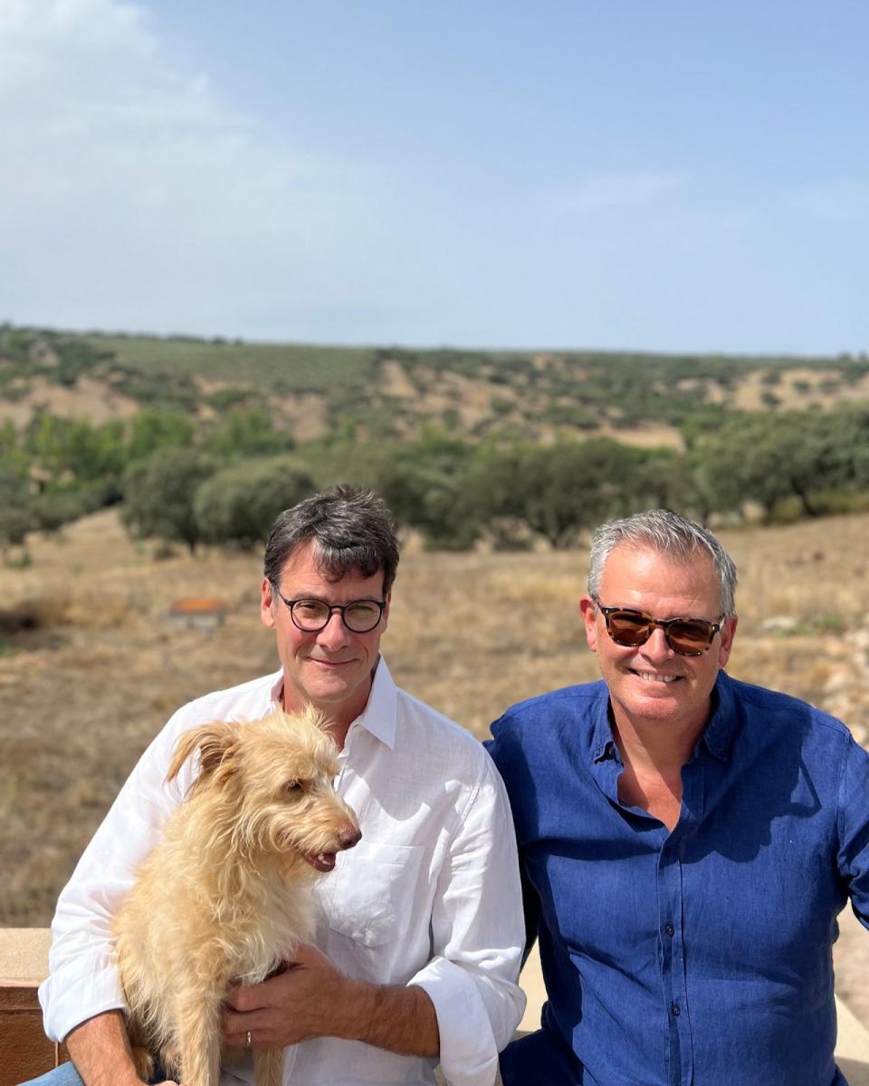 Alan Andrew, originario de Estados Unidos, y Vincent Proost, de Bélgica, tienen una vida completamente nueva en Portugal, y dicen que no podrían ser más felices. Crédito: Vincent Proost