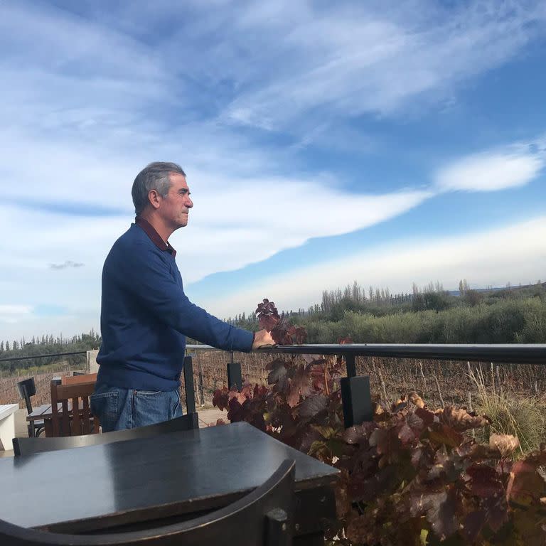 Rolando Meninato en el establecimiento vitivinícola en Maipú, Mendoza