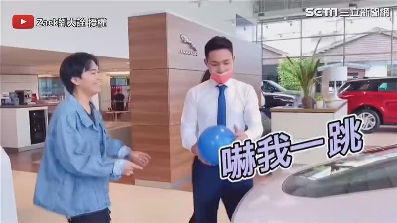 保齡球差點砸中跑車，讓業務捏一把冷汗。（圖／Zack劉大詮 授權）