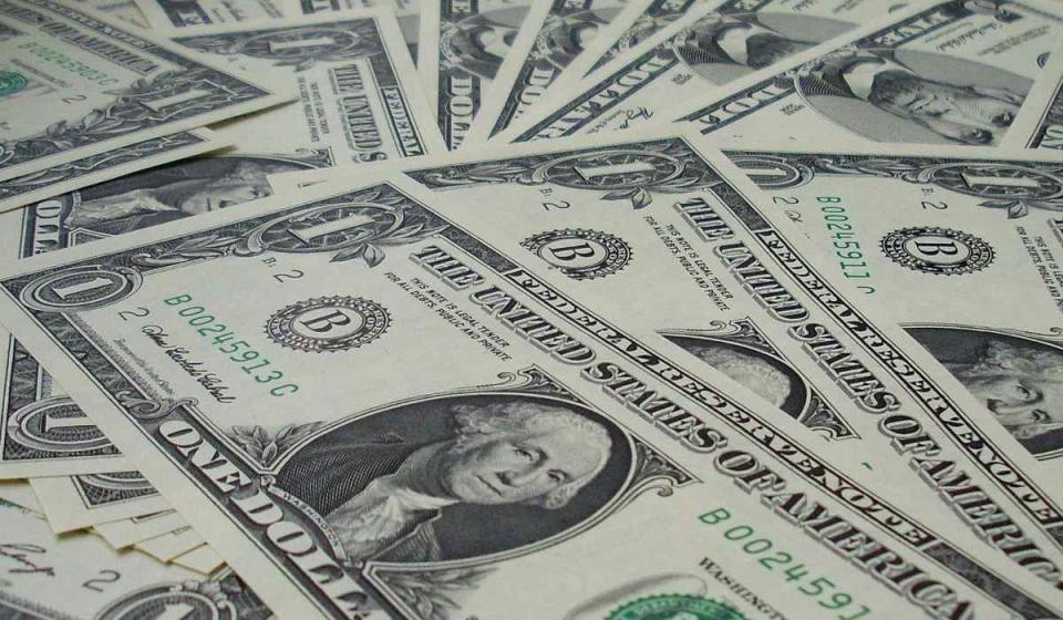Dólar en Colombia abre sobre los 4.900 al alza. Imagen de Horst Schwalm en Pixabay.