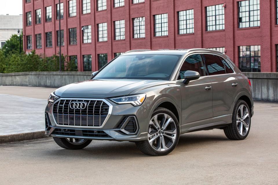 View Photos of the 2019 Audi Q3